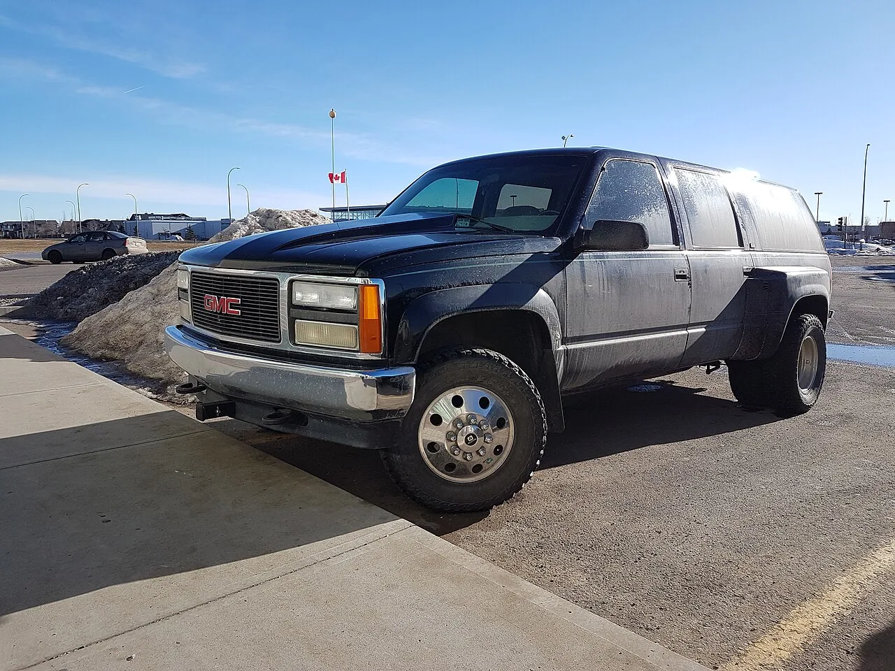 GMC Suburban, rear