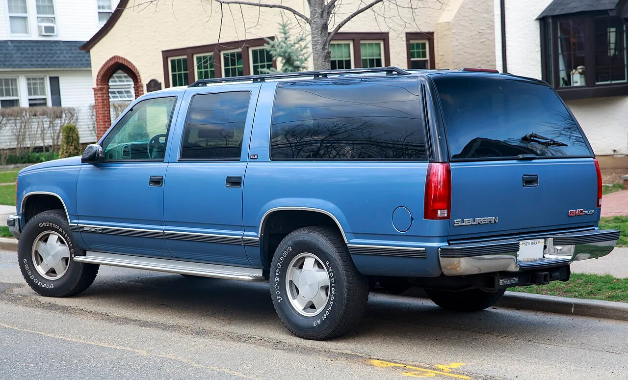 GMC Suburban, rear
