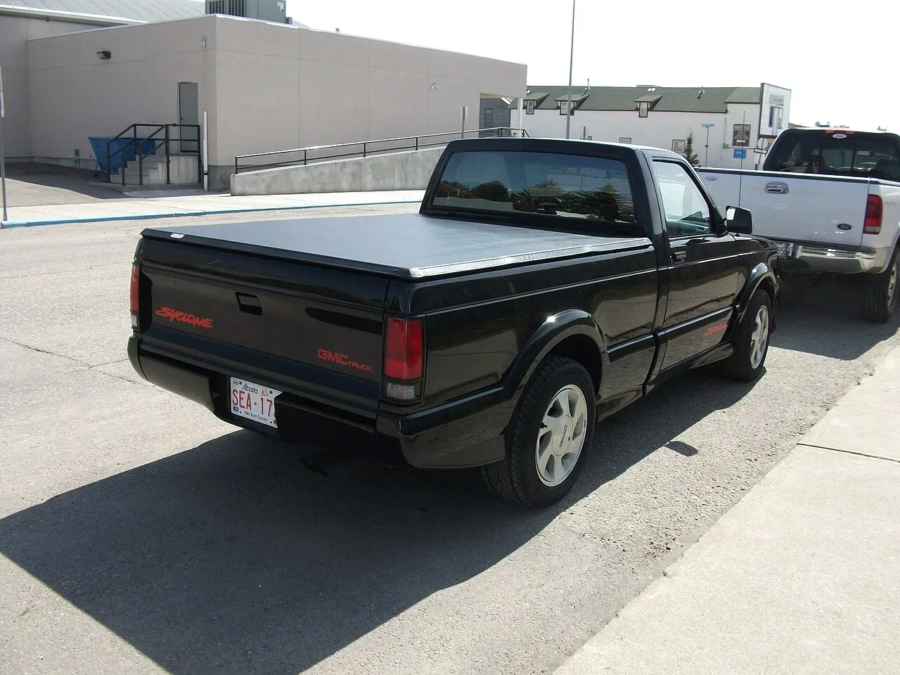 GMC Syclone, rear