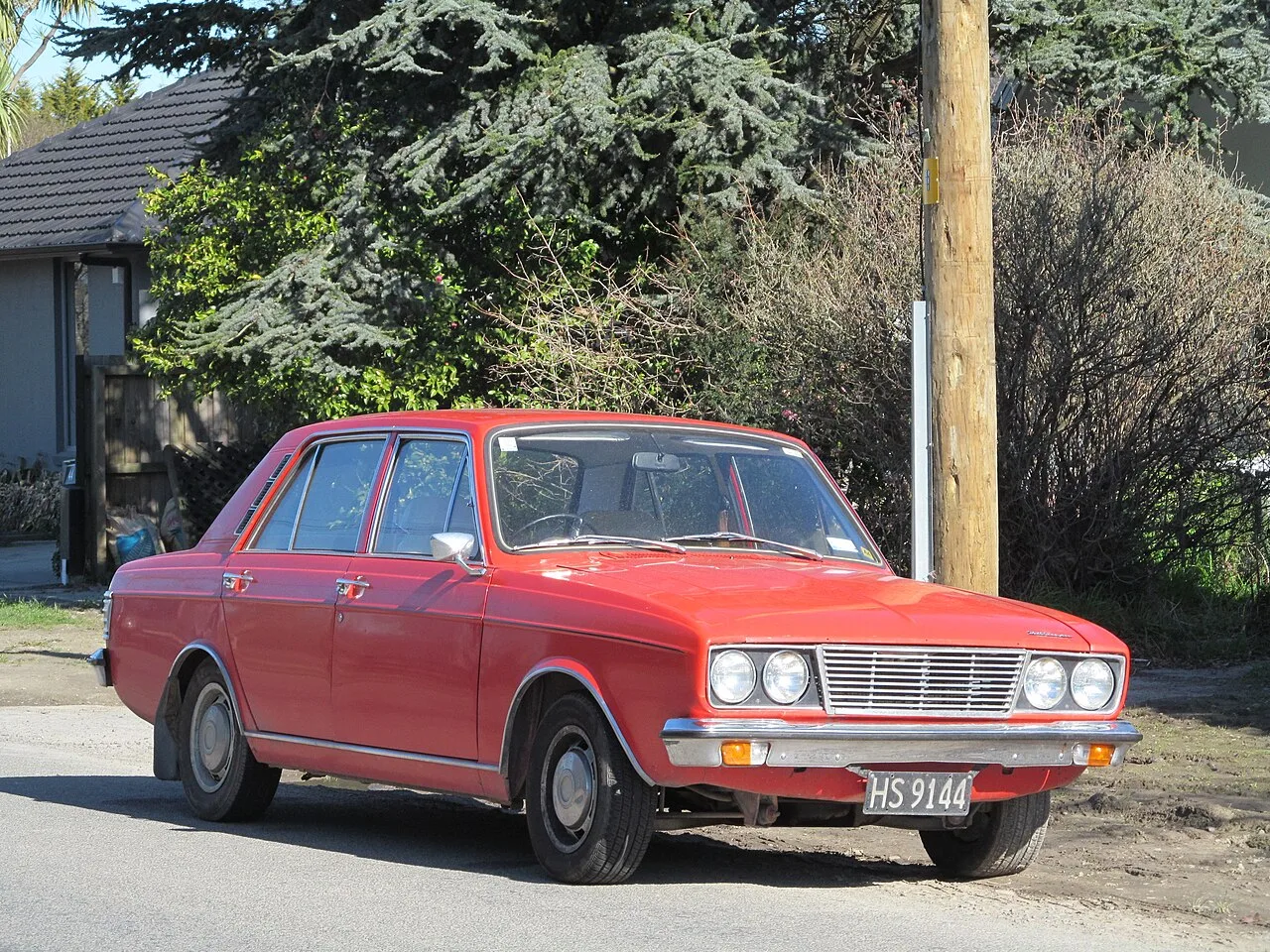 Hillman Hunter / Rootes Arrow, side