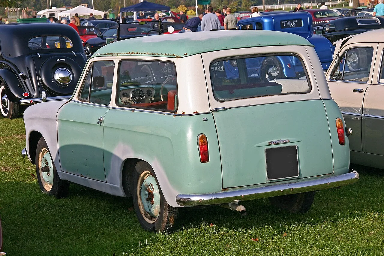 Hillman Husky, rear