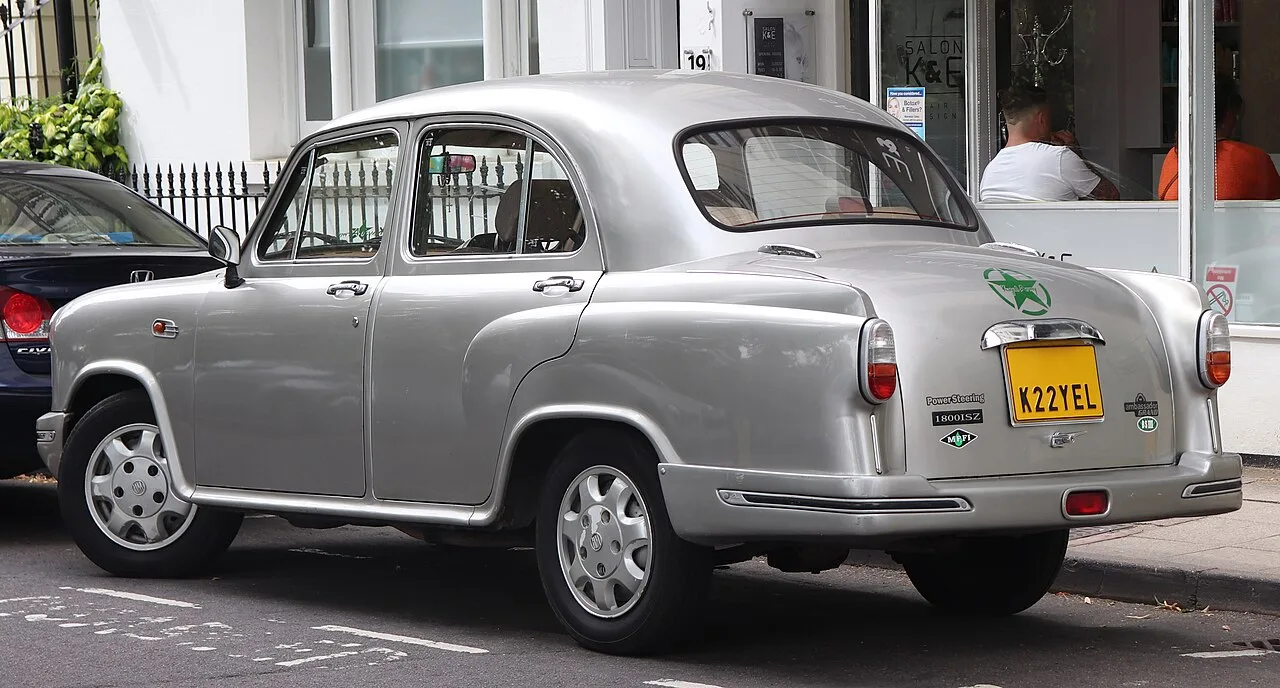 Hindustan Ambassador 1800 ISZ / Classic / Grand, rear