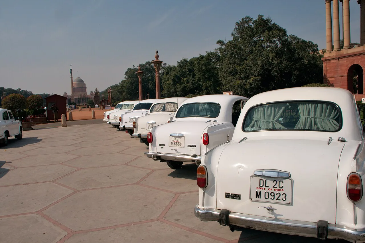 Hindustan Ambassador Mark 4, side
