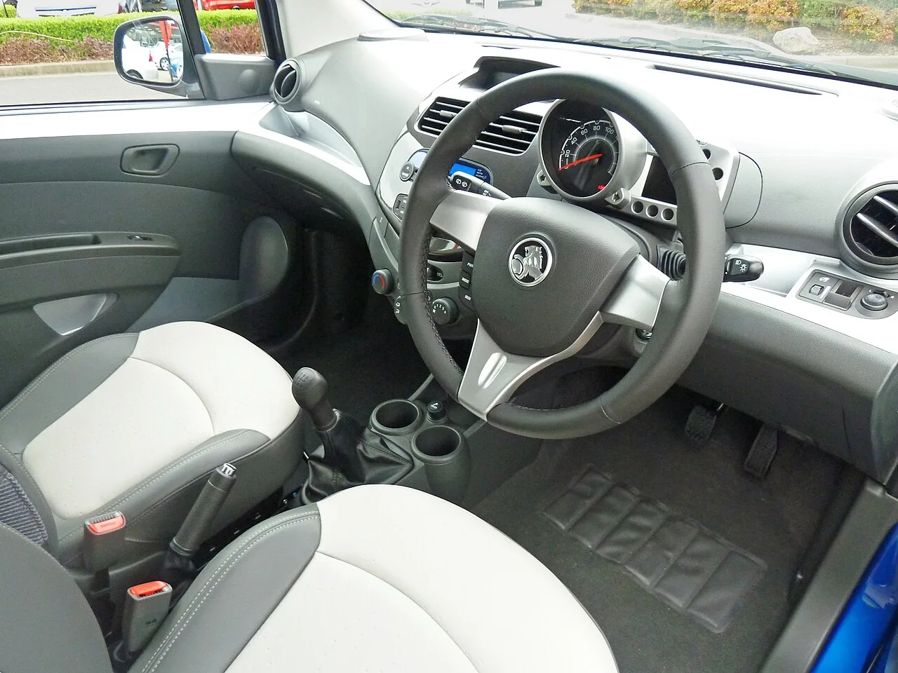 Holden Barina TM, interior