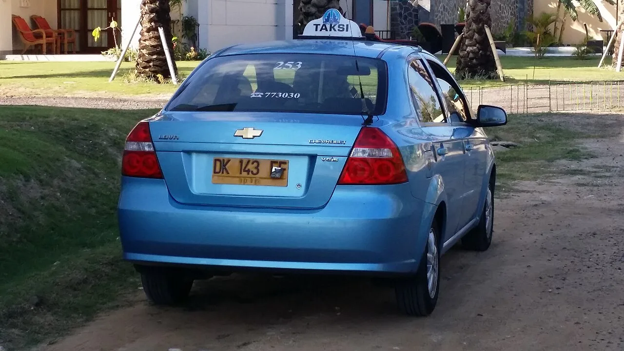 Holden Barina MB / ML, rear