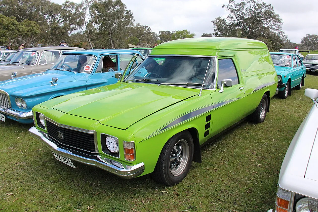 Holden HJ, interior