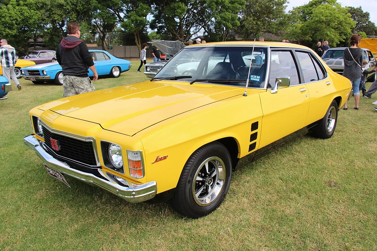 Holden HJ, side