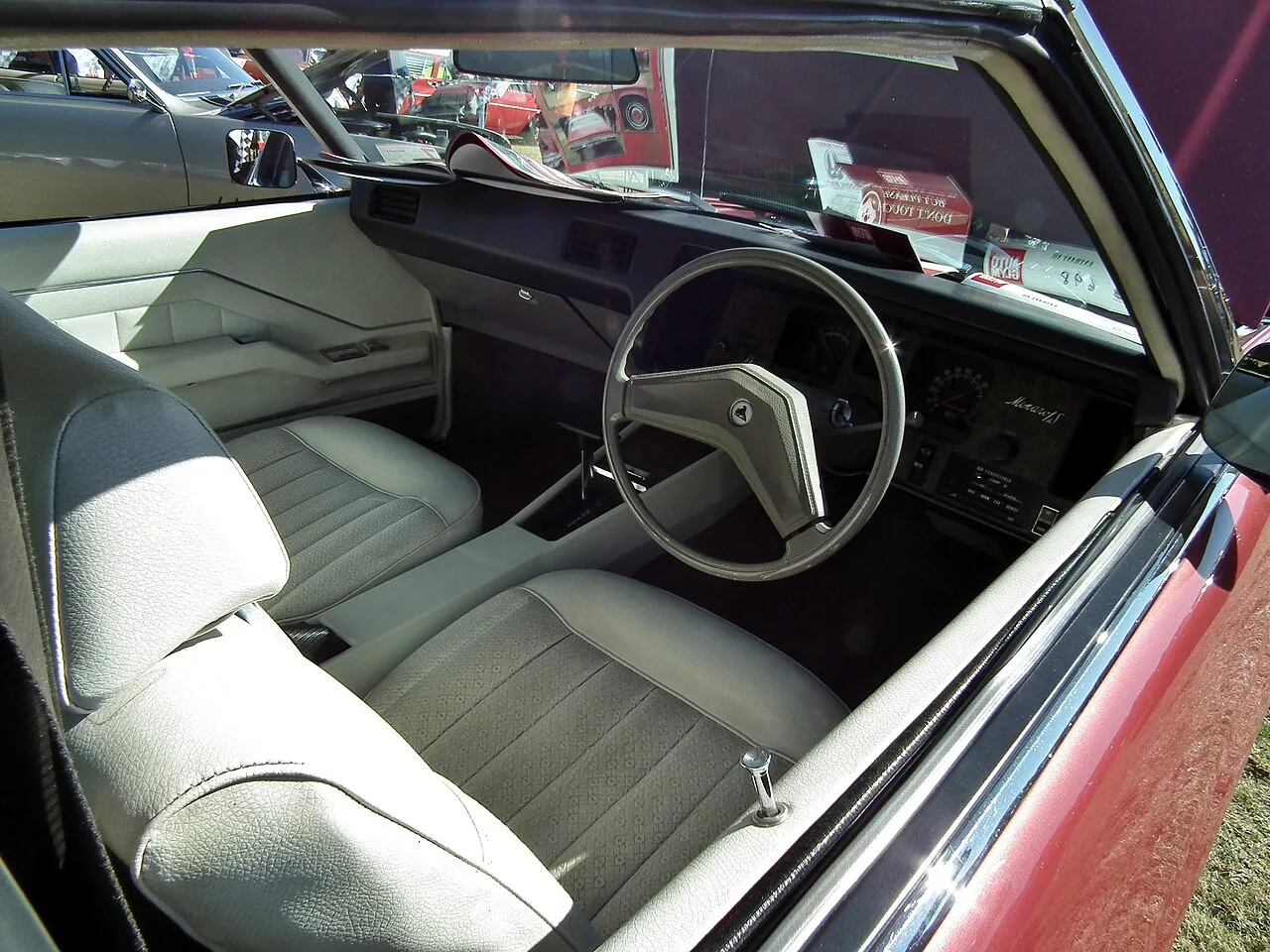 Holden HQ, interior