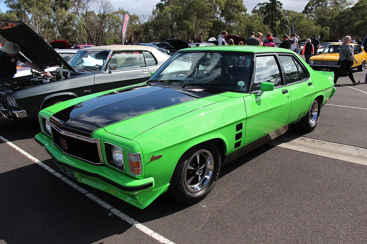 Holden HX, rear