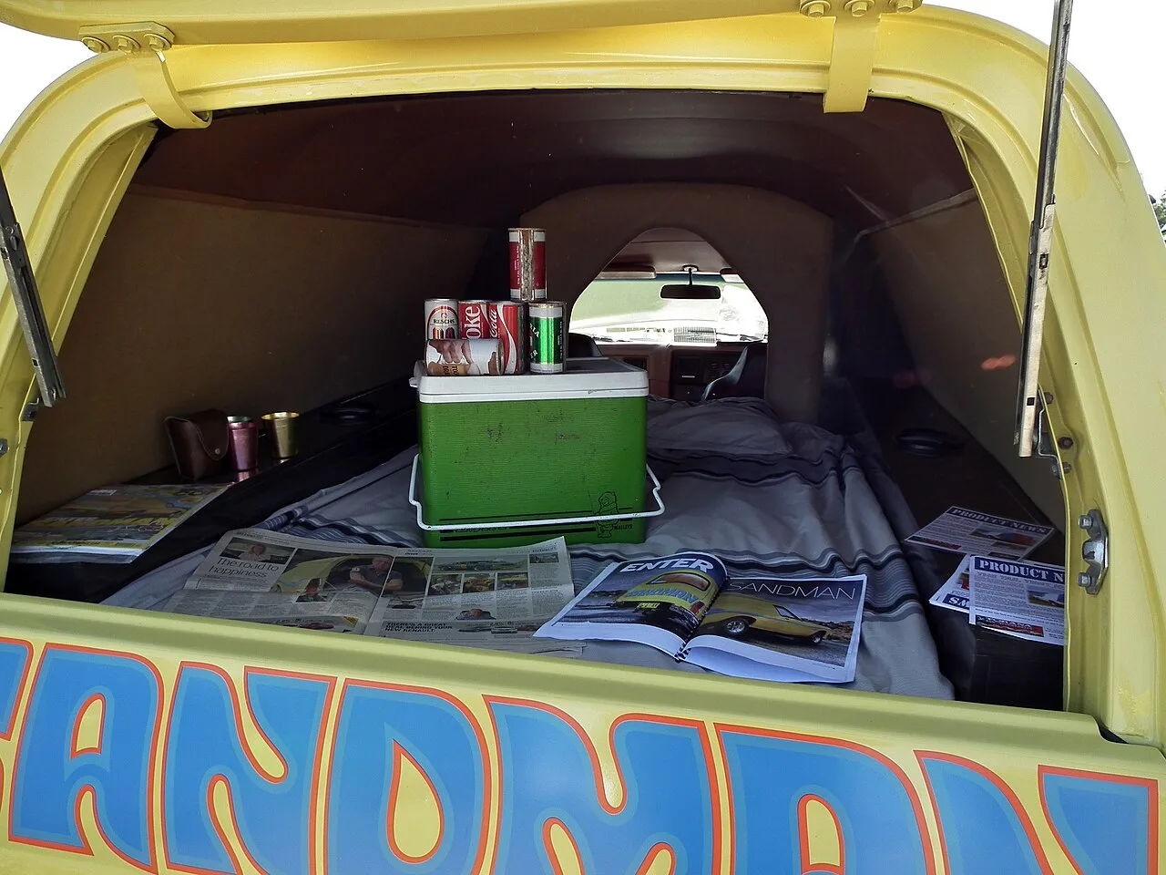 Holden HZ, interior