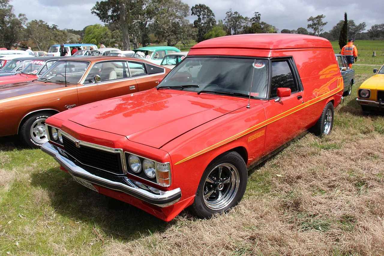Holden HZ, side