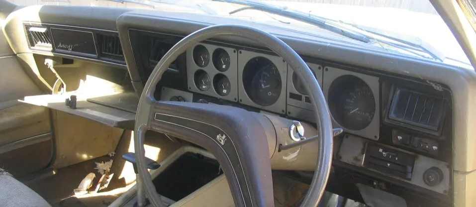 Holden Monaro HK / HT, interior