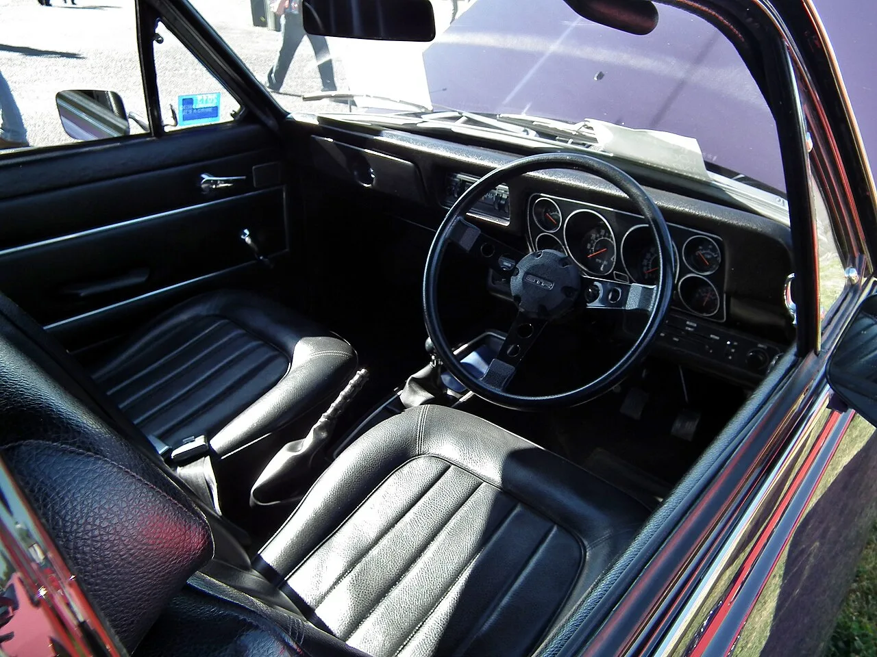 Holden Torana LJ, interior