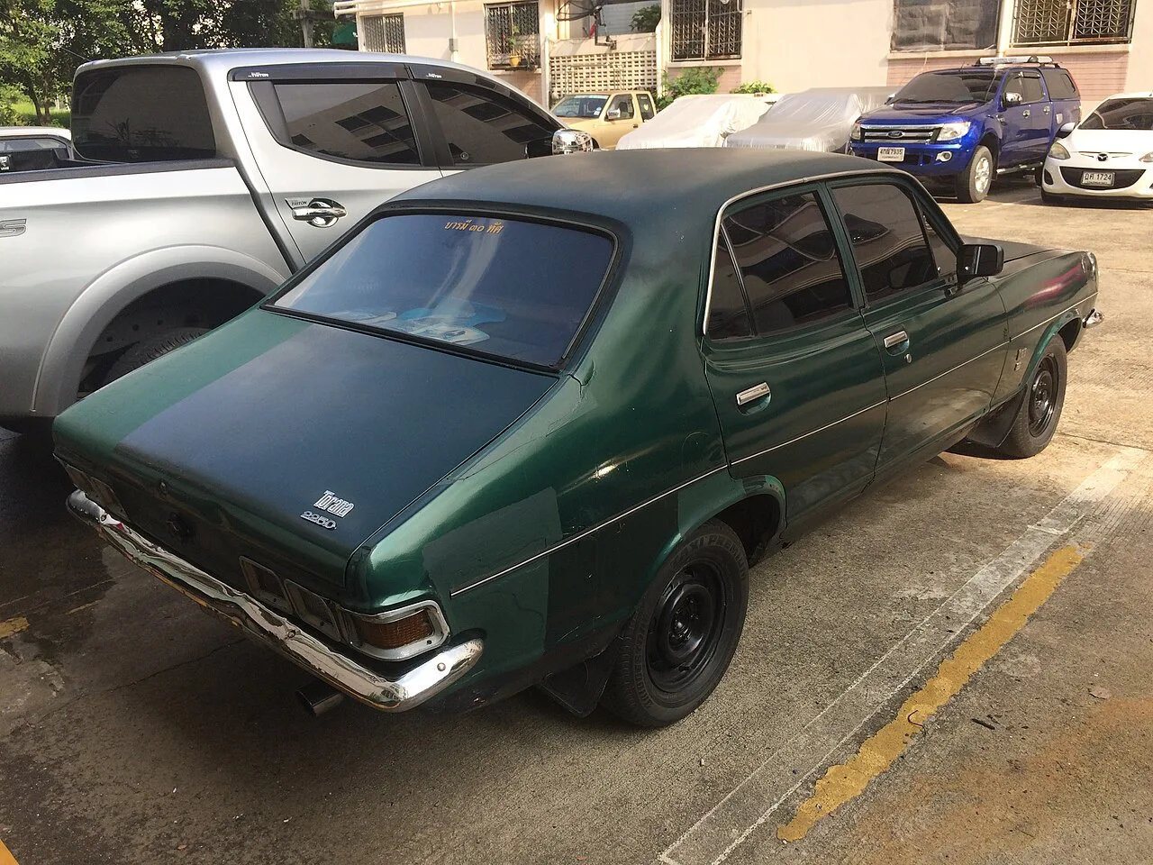 Holden Torana LJ, rear