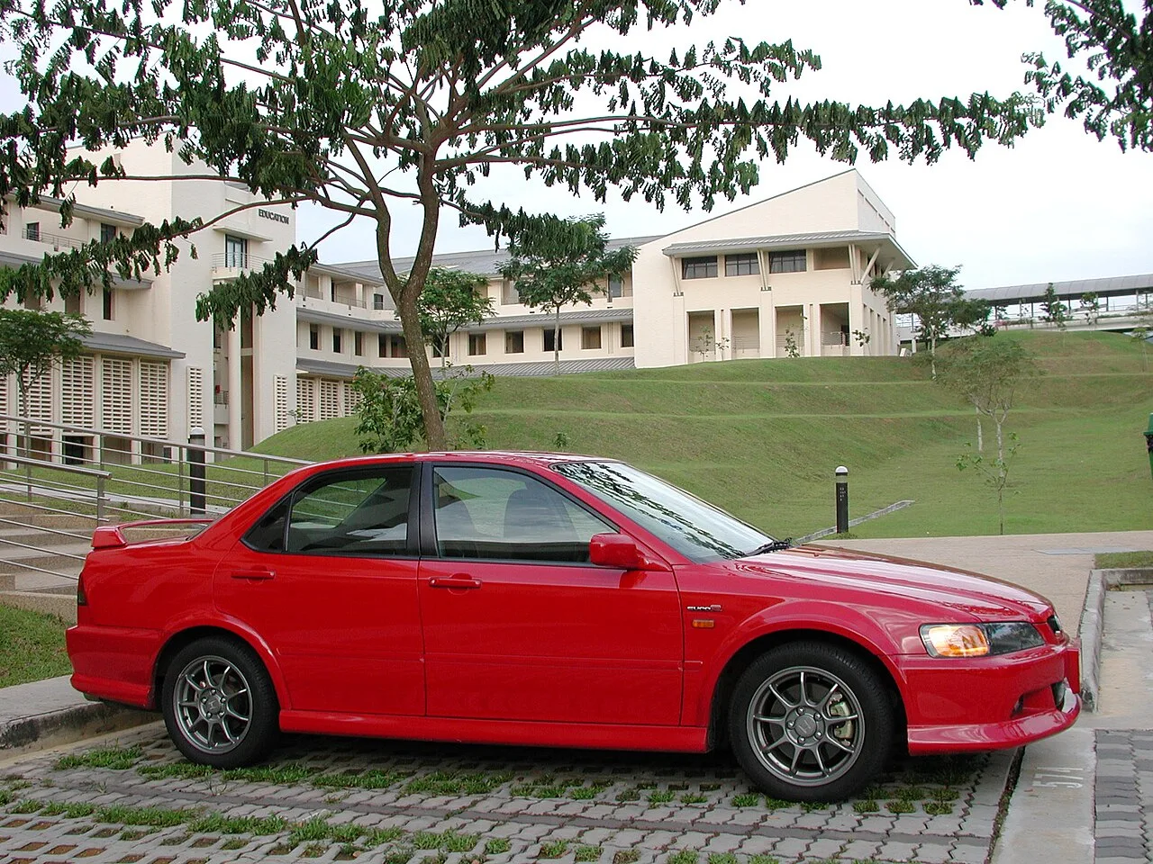 Honda Accord / Torneo Euro R, side