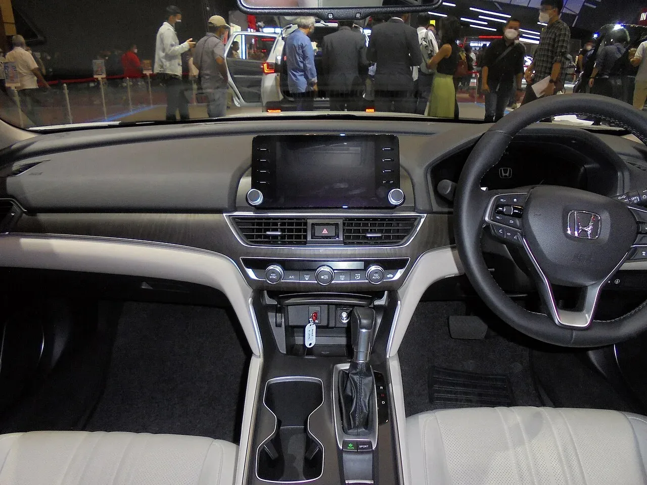 Honda Accord, interior