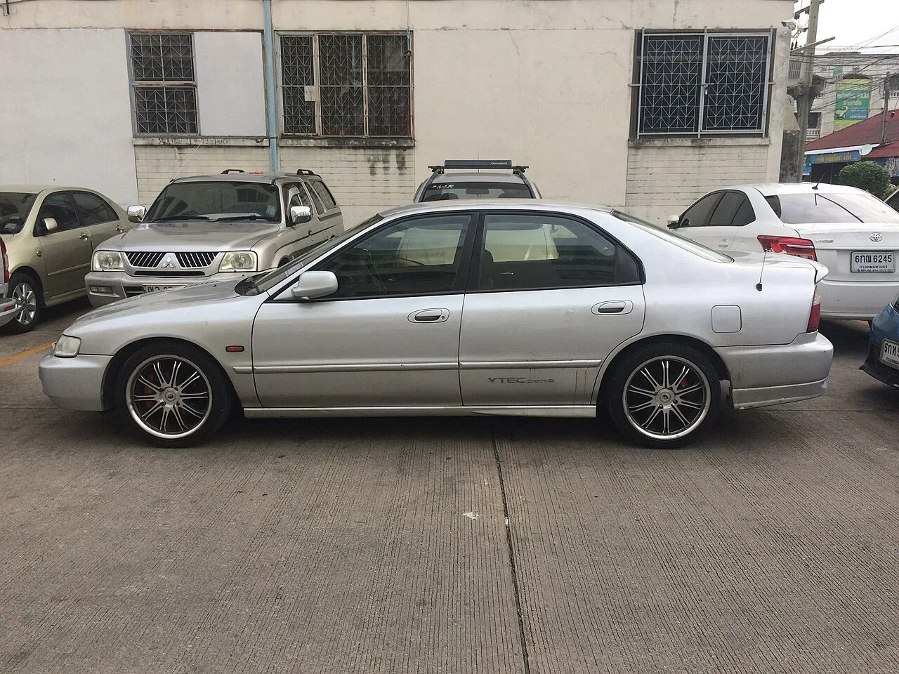 Honda Accord, side