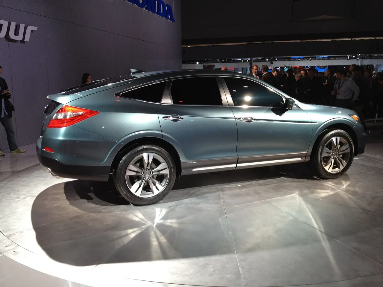 Honda Crosstour, side
