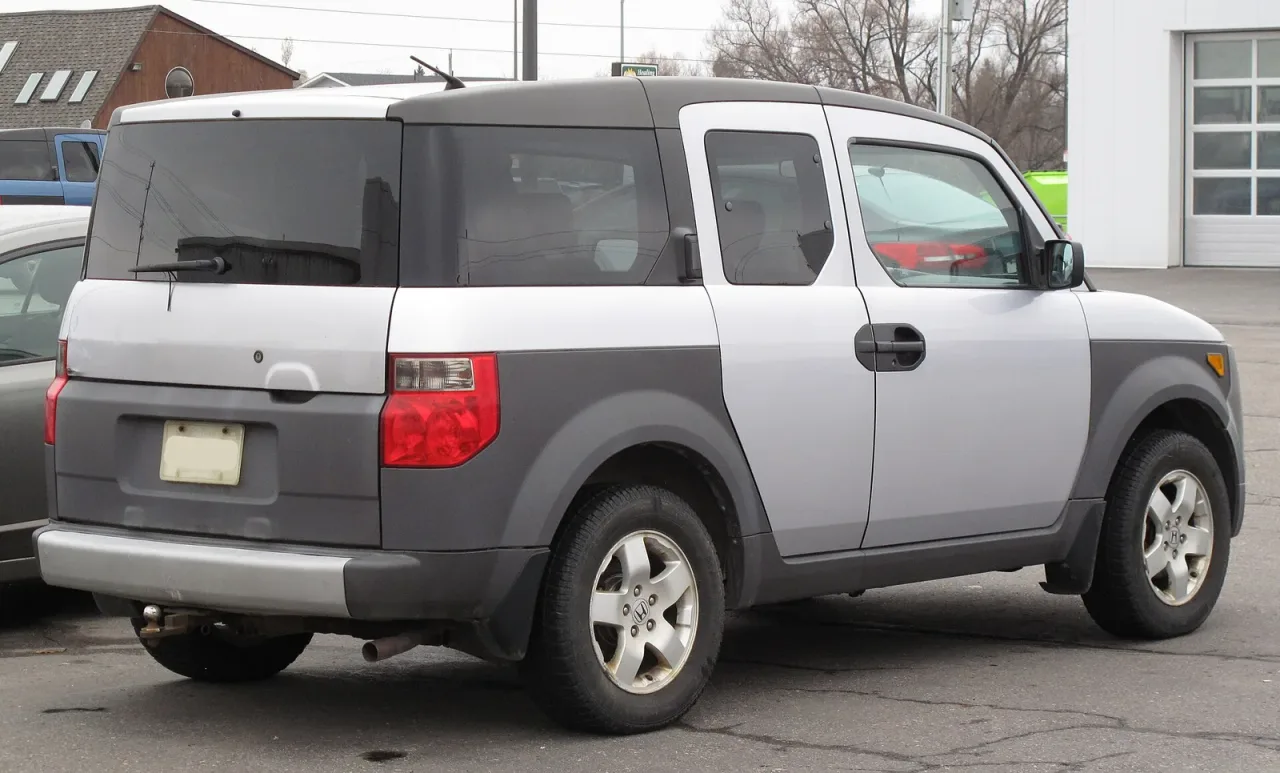 Honda Element, rear