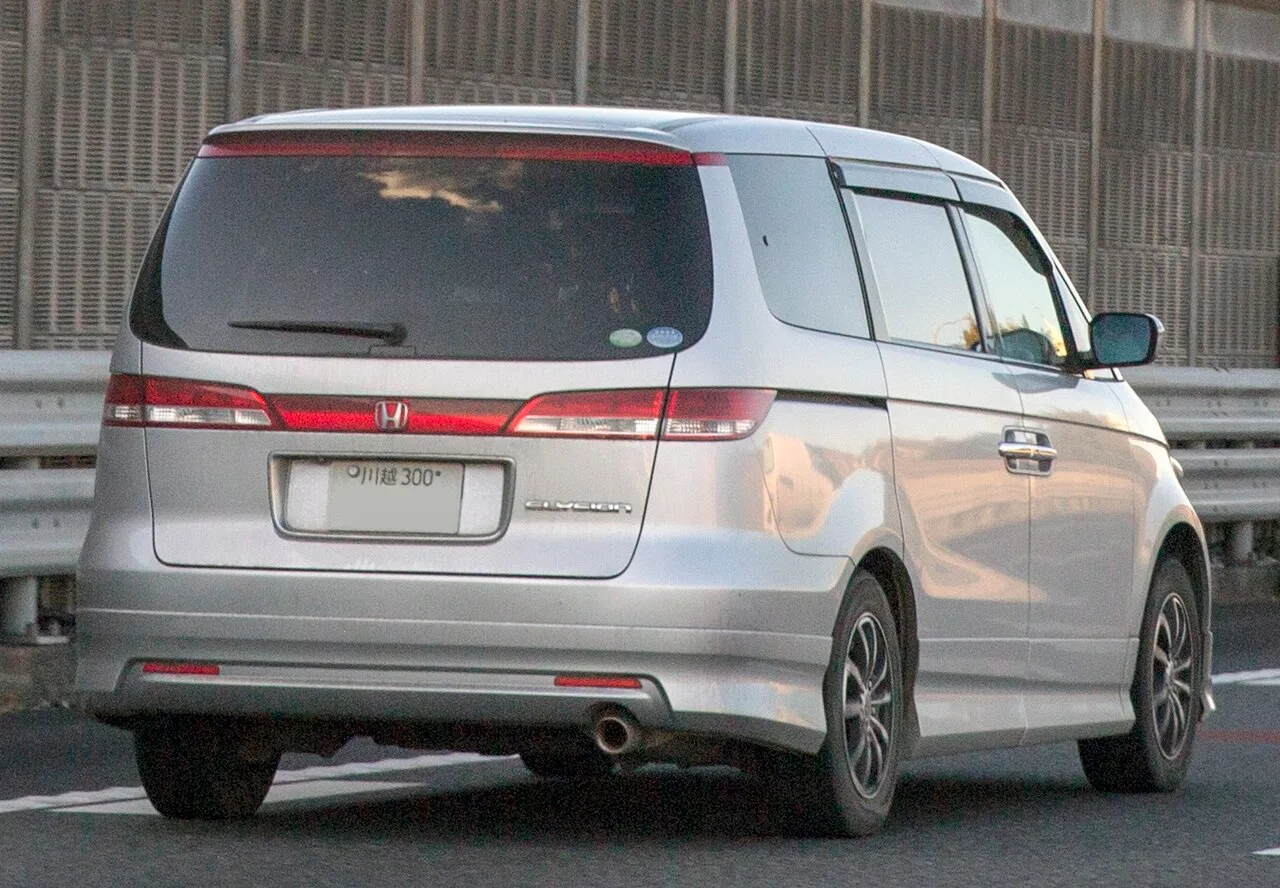 Honda Elysion RR1–RR6, rear