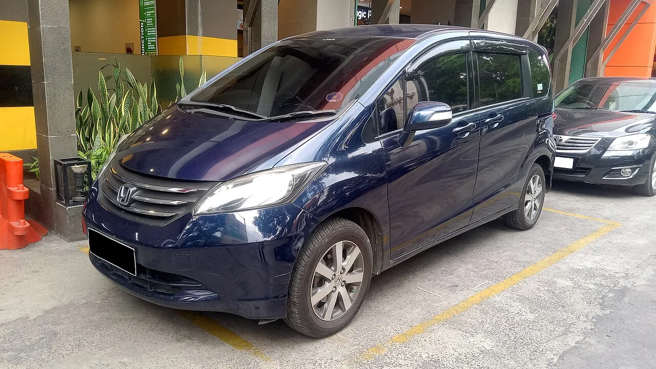 Honda Freed GB5–GB8, side