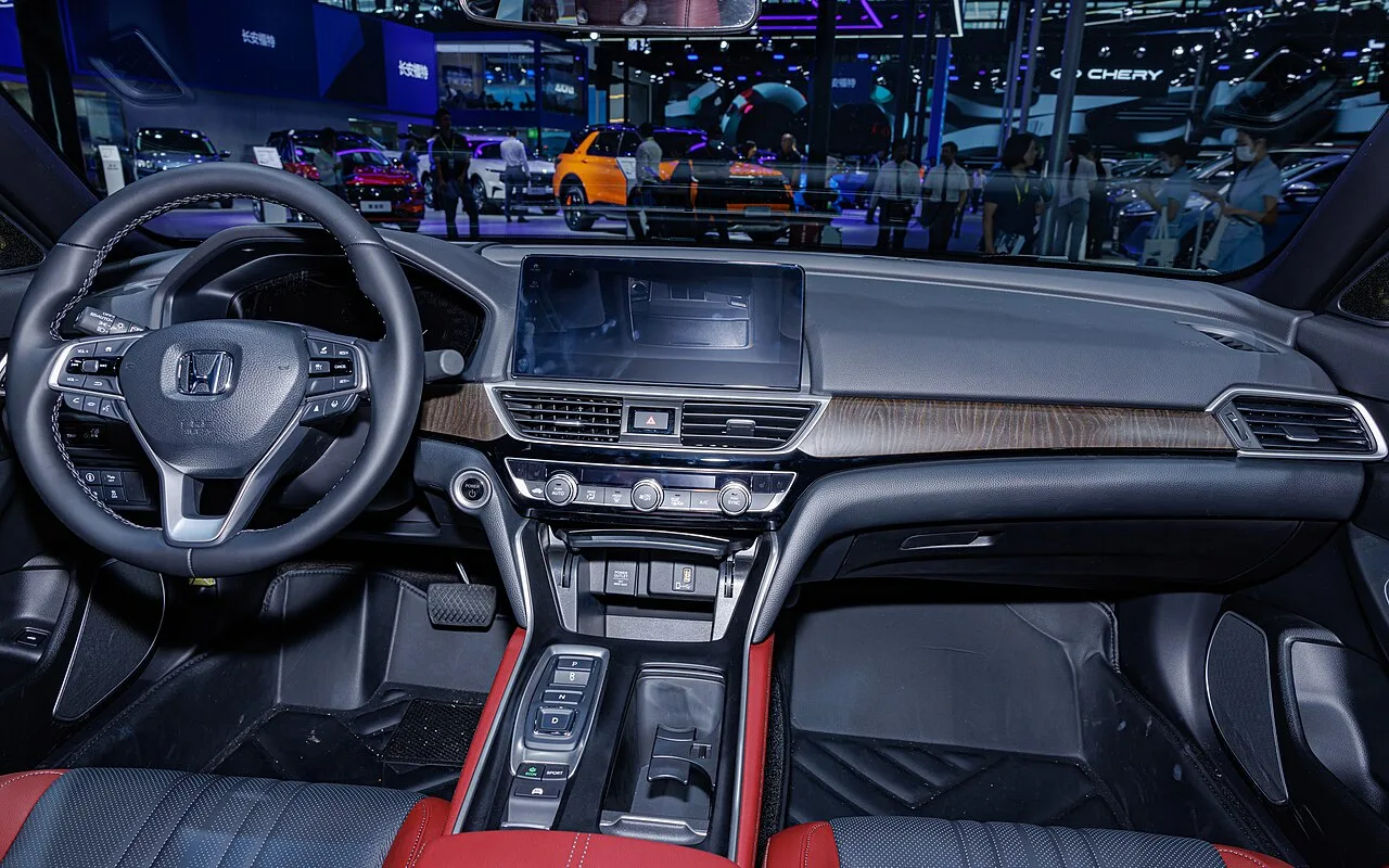 Honda Inspire CV4 / CV6, interior