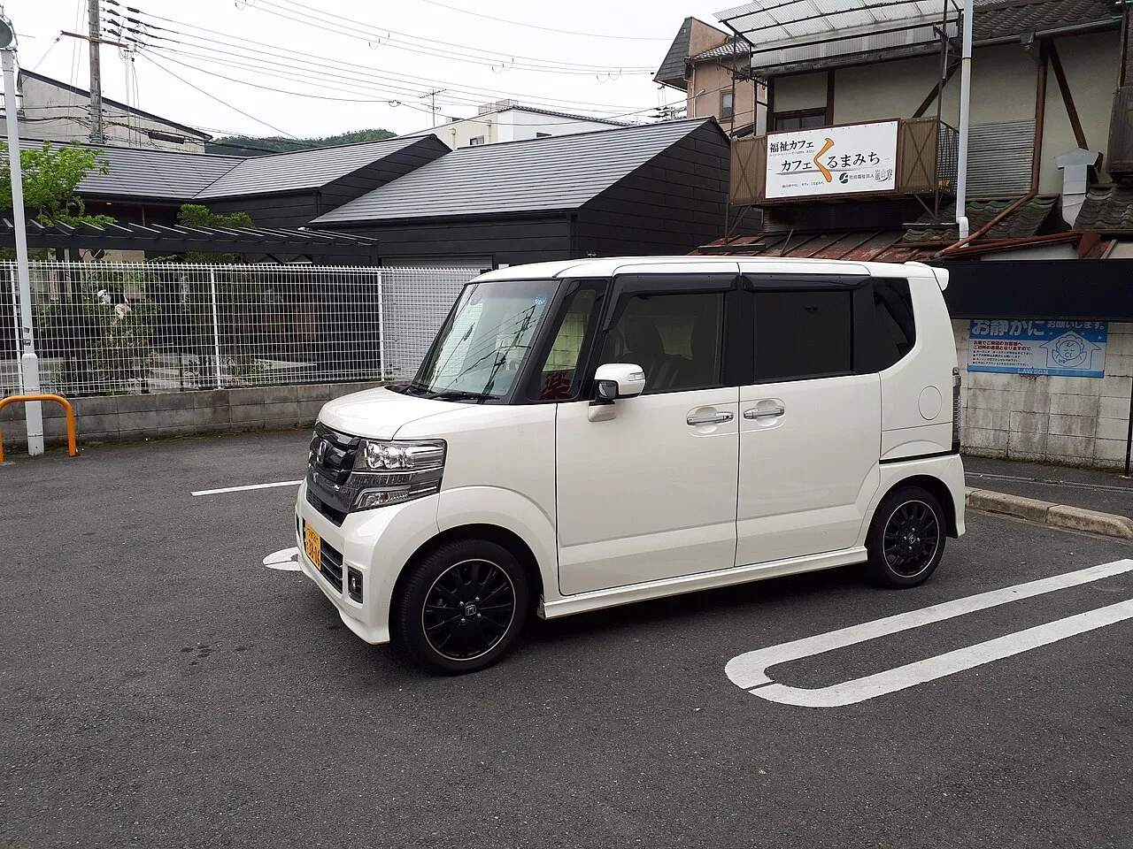 Honda N-Box first generation JF1 / JF2, side