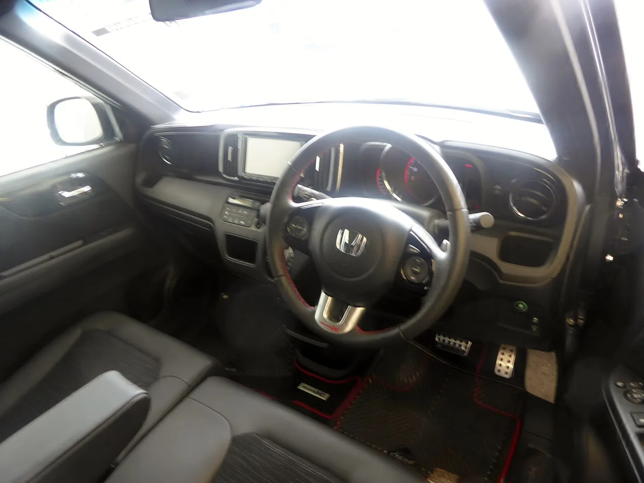 Honda N-One JG3–JG6, interior