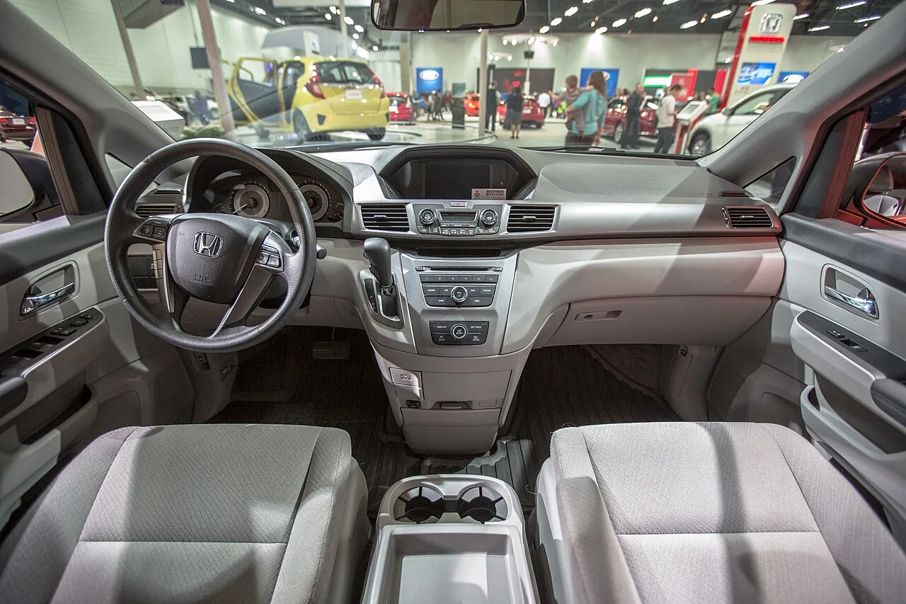 Honda Odyssey RC1/RC2, interior