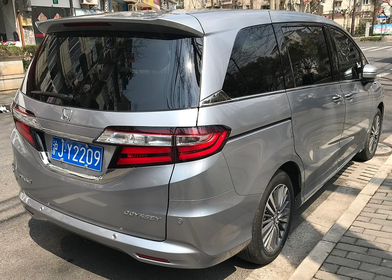 Honda Odyssey RC1/RC2, rear