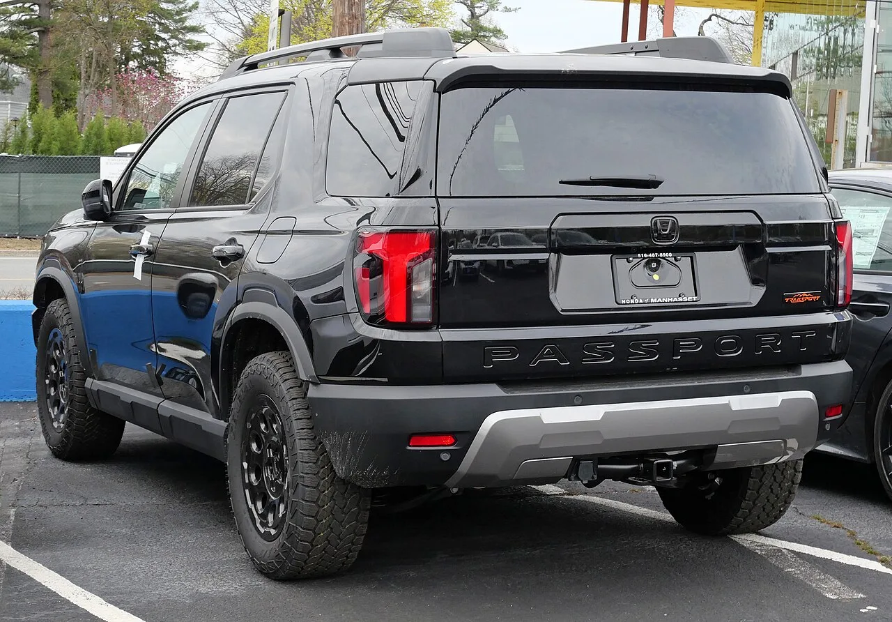Honda Passport, rear