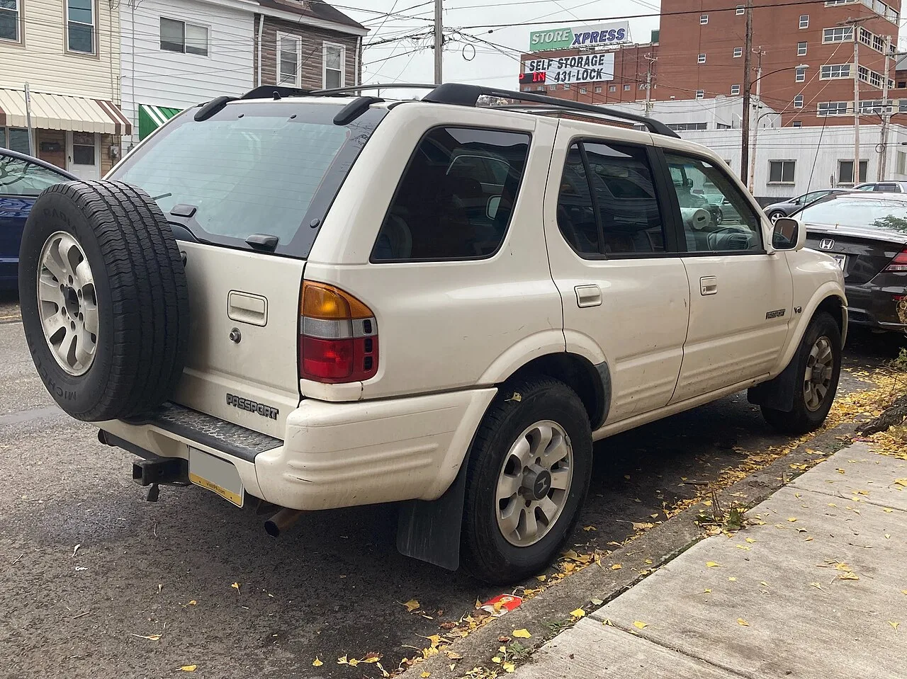 Honda Passport, rear