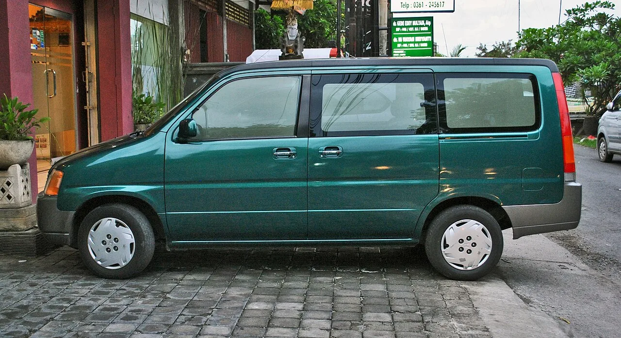 Honda Stepwgn RF3–RF8, side