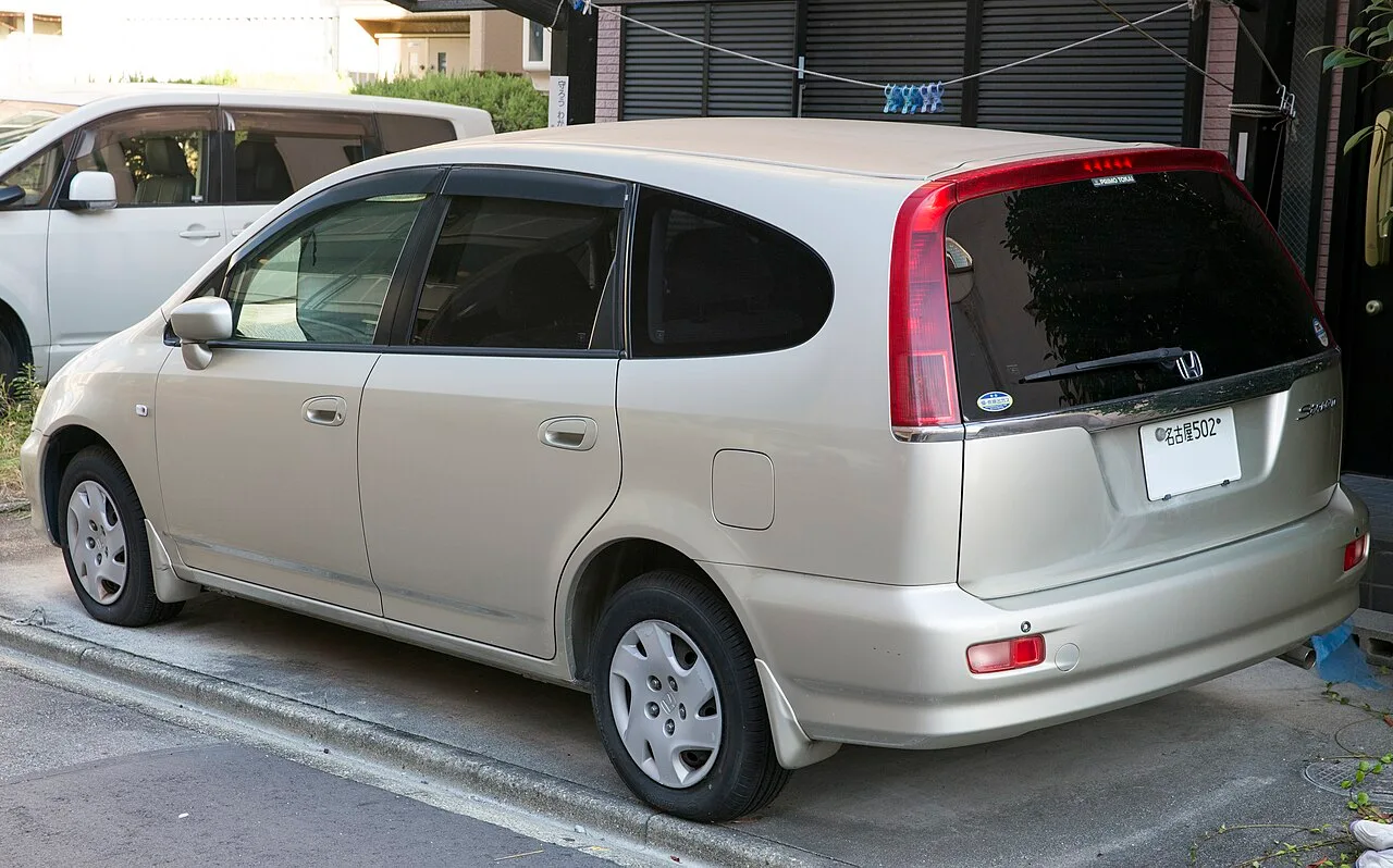 Honda Stream RN1–RN5, rear