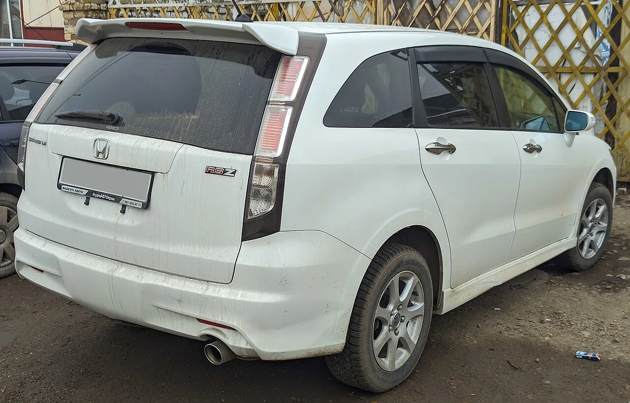 Honda Stream RN6–RN9, rear