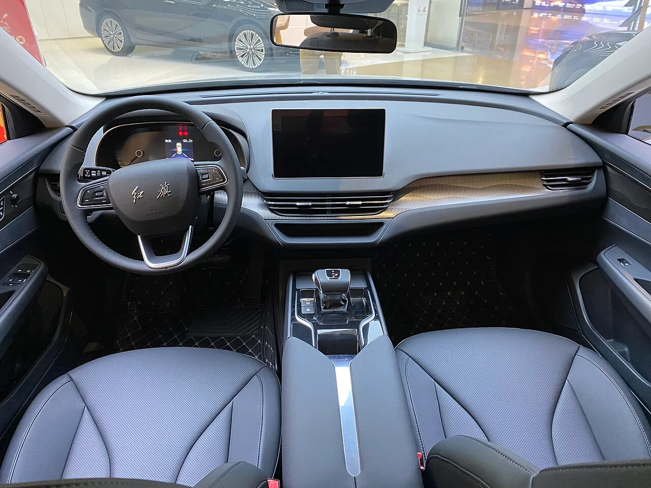 Hongqi E-QM5, interior