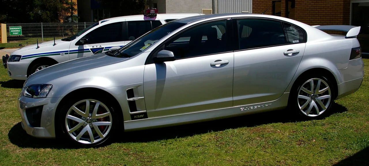 HSV ClubSport VN, side
