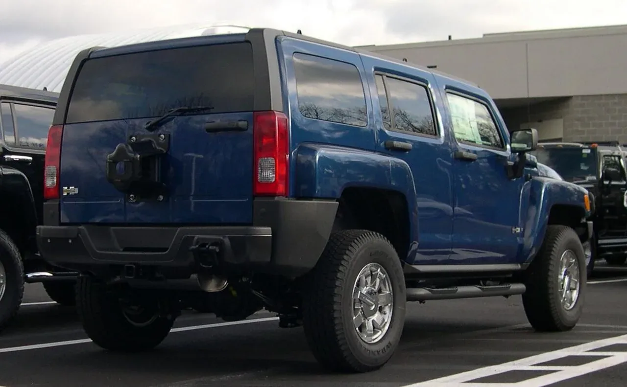 Hummer H3, rear