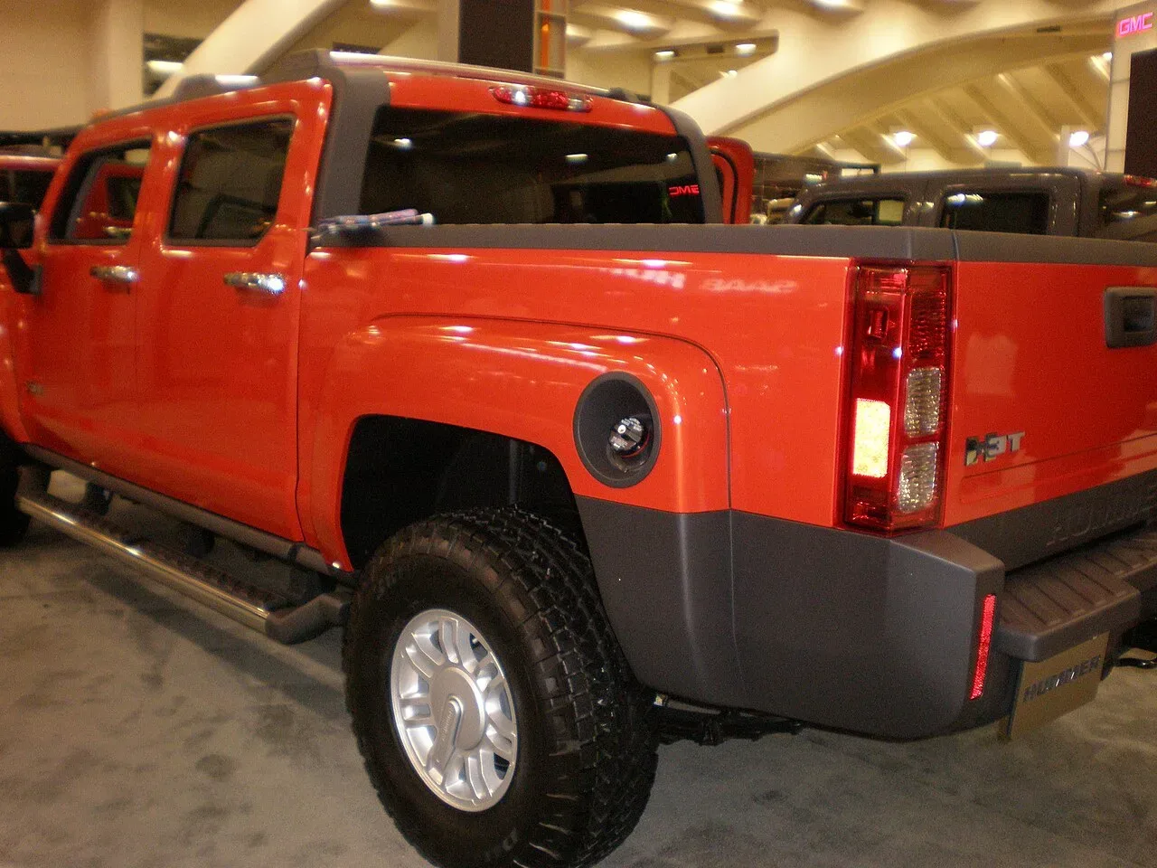 Hummer H3T, side