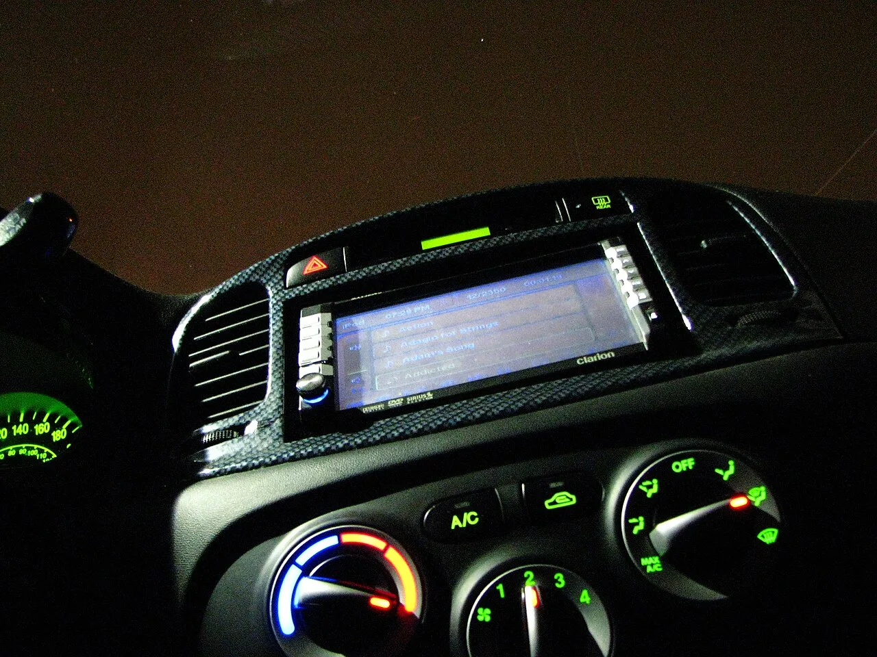Hyundai Accent, interior
