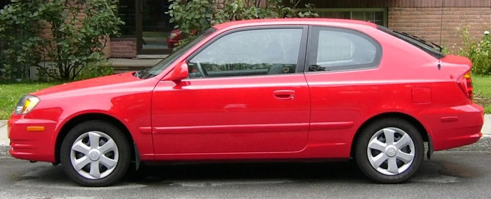 Hyundai Accent, side