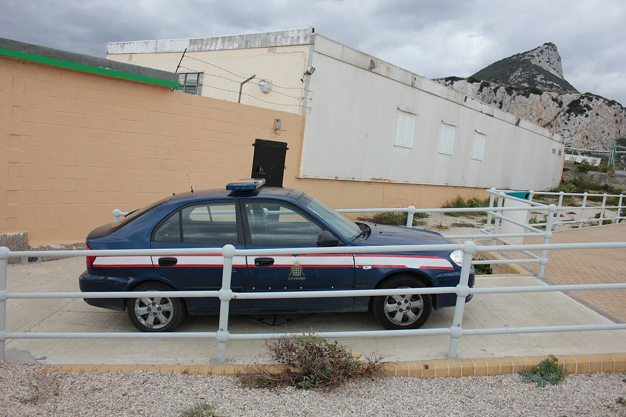Hyundai Accent, side