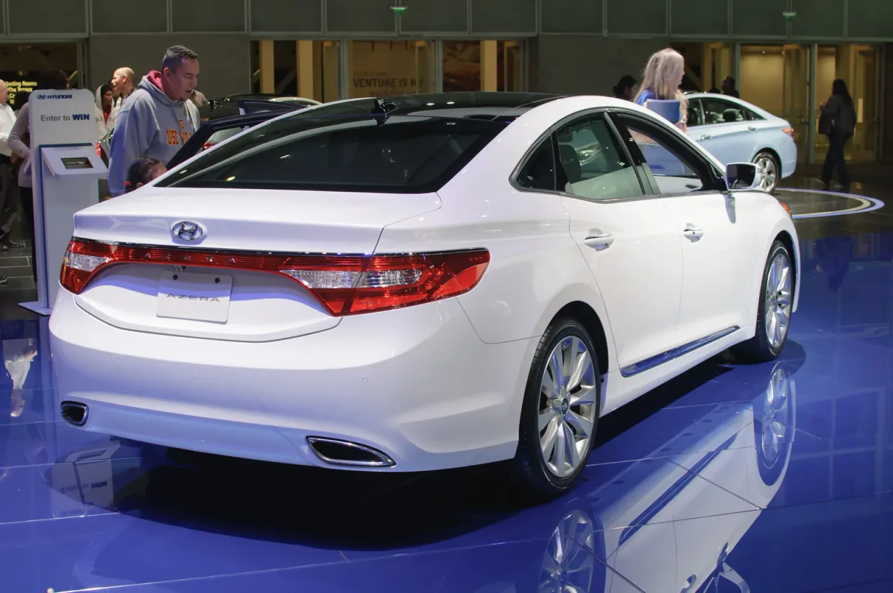 Hyundai Azera, side