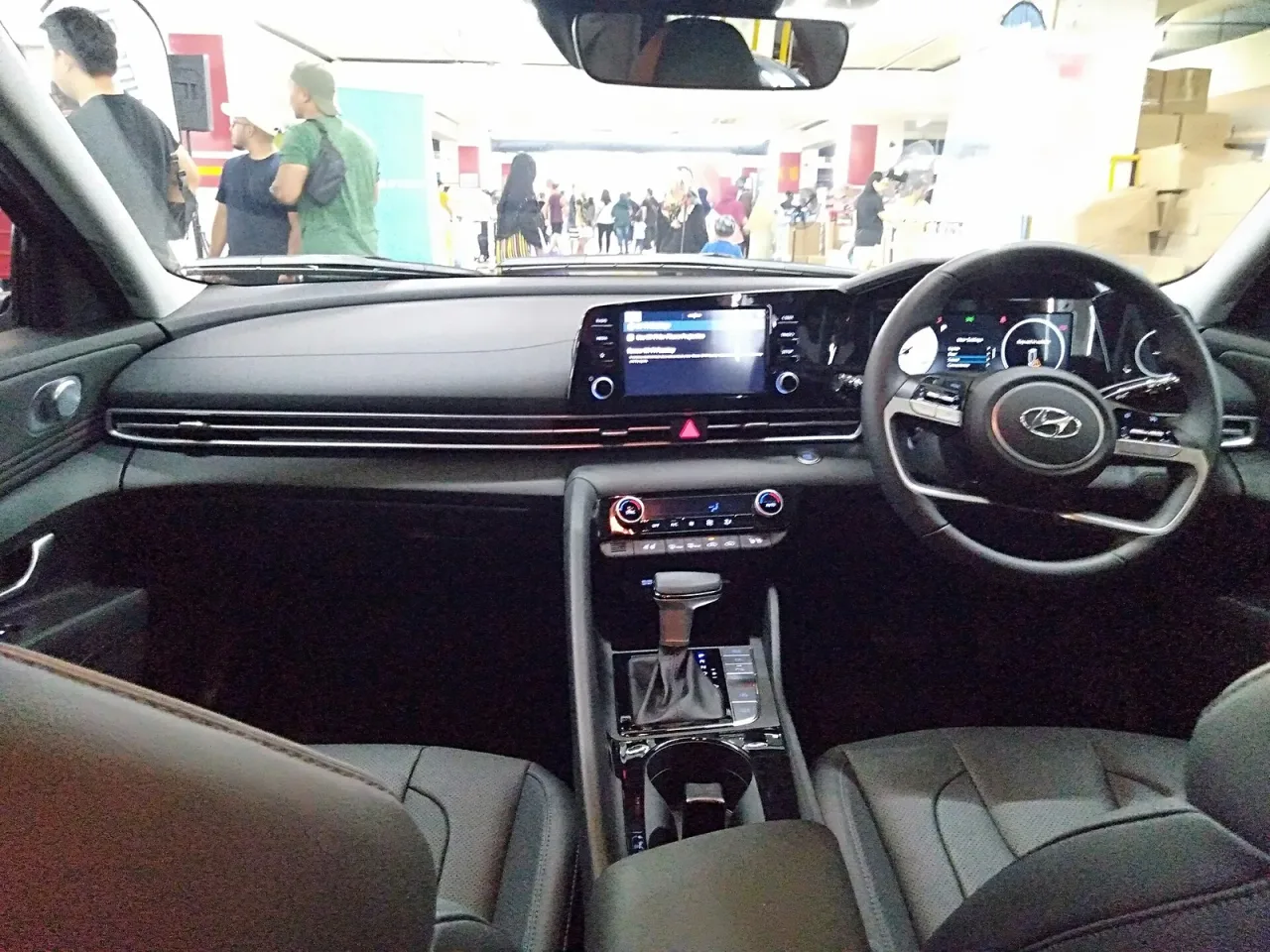 Hyundai Elantra, interior