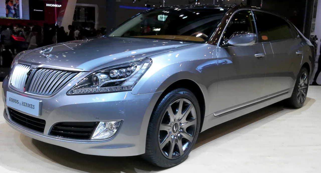 Hyundai Equus, side