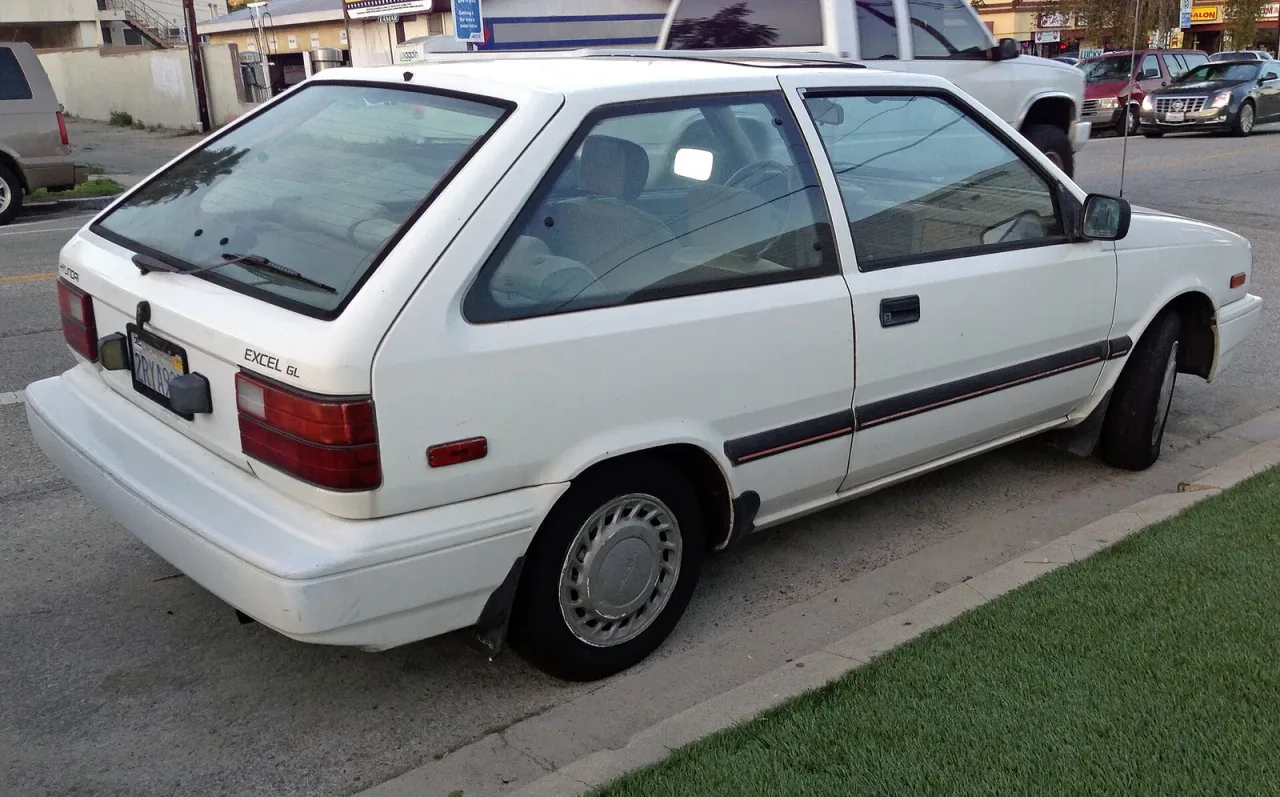 Hyundai Excel, rear