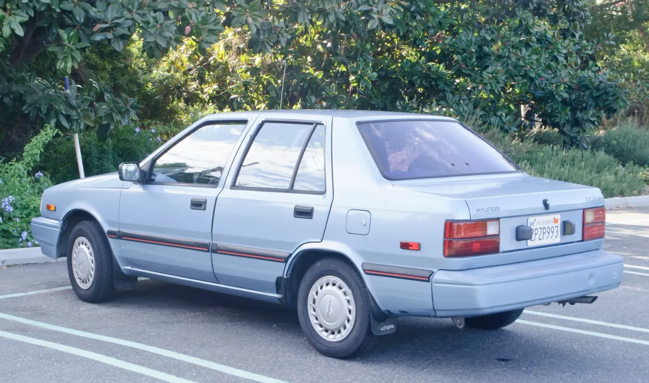 Hyundai Excel, side