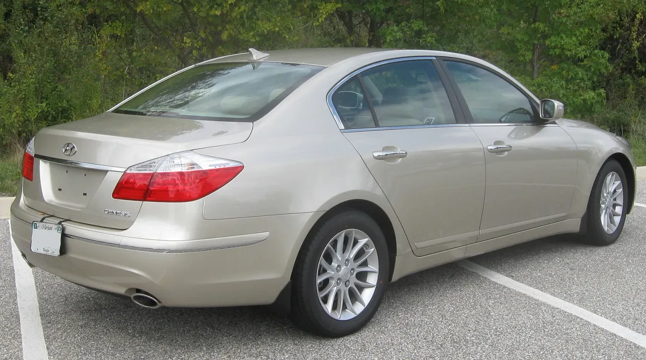 Hyundai Genesis, rear