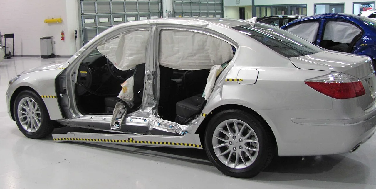 Hyundai Genesis Coupe, side