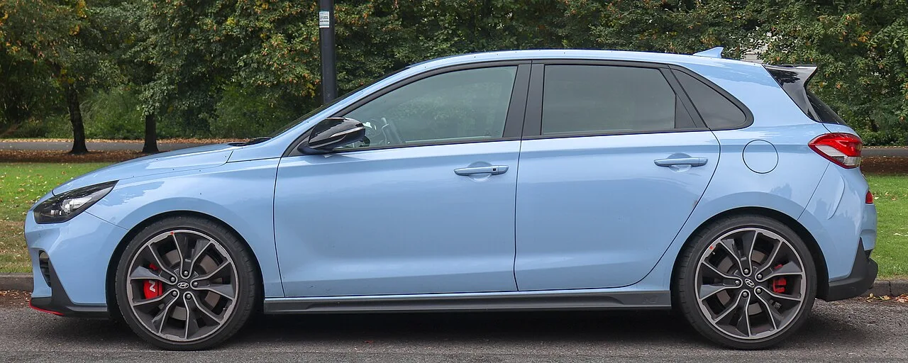 Hyundai i30 PD, side